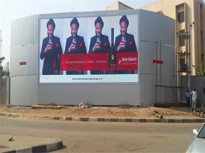 Papan iklan berteraskan P16 Pemasangan Tetap Luaran dipasang di Lagos, Nigeria